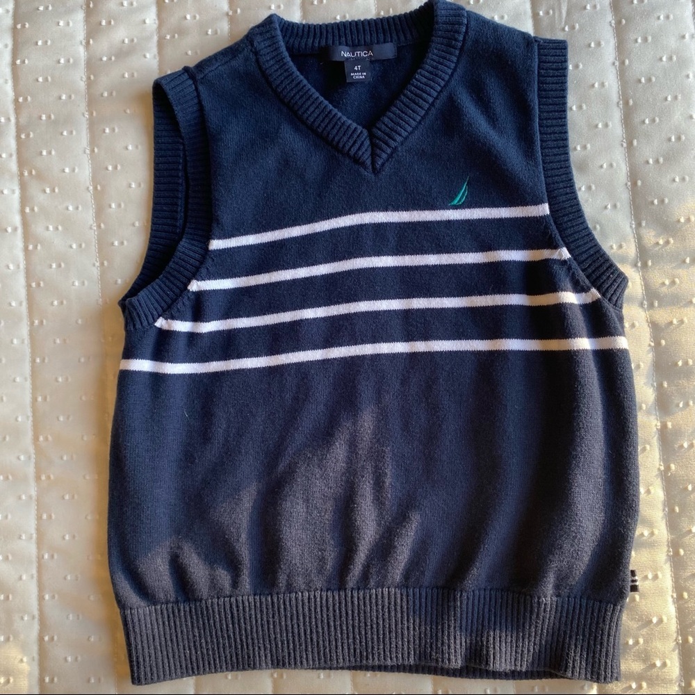 Nautica sleeves vest and long sleeve t shirt in perfect condition. Size 4t - Picture 2 of 10